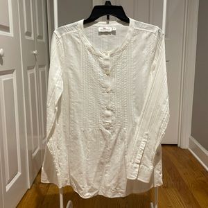 Vineyard Vines white pin tuck blouse. Great condition. No stains.